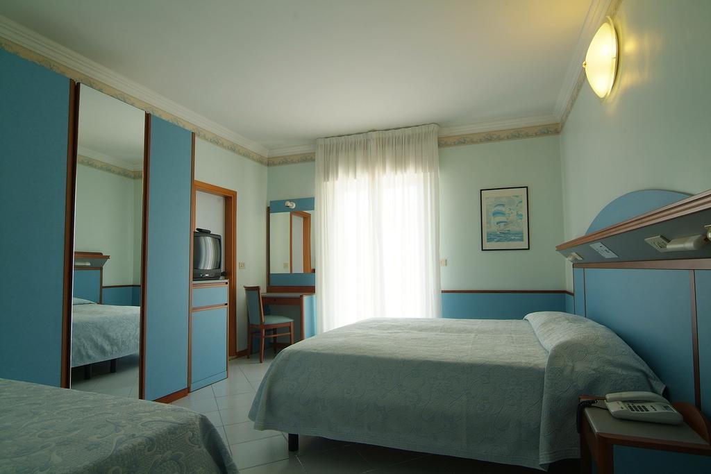 Hotel Arizona Риччоне Экстерьер фото