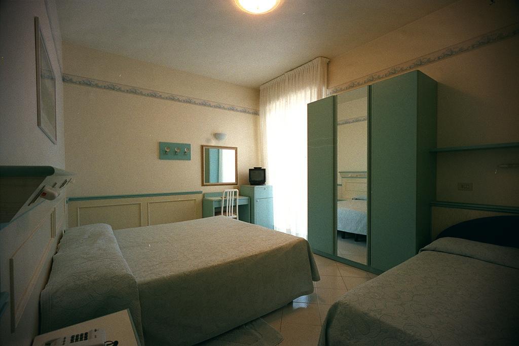 Hotel Arizona Риччоне Экстерьер фото