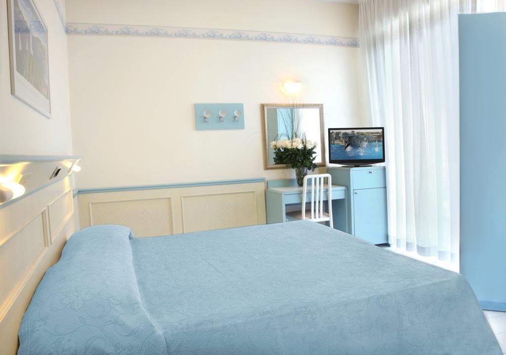 Hotel Arizona Риччоне Экстерьер фото