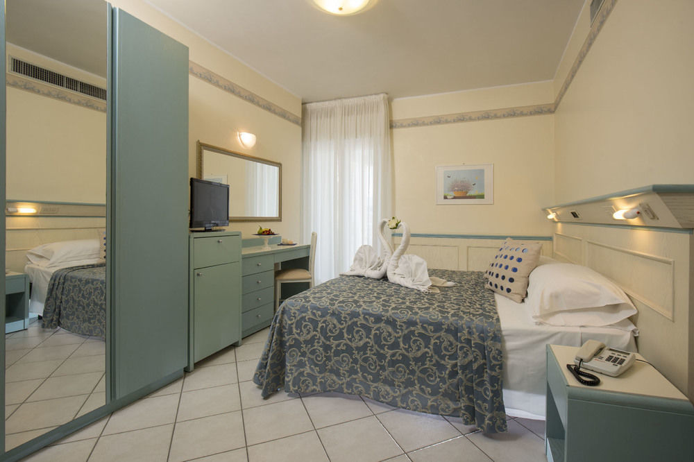 Hotel Arizona Риччоне Экстерьер фото