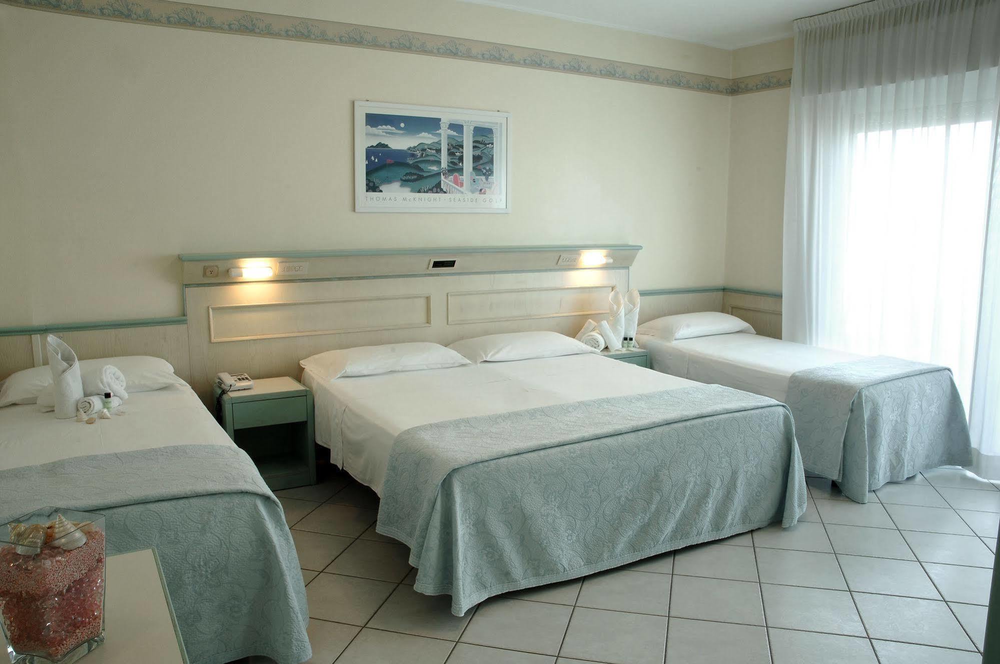 Hotel Arizona Риччоне Экстерьер фото
